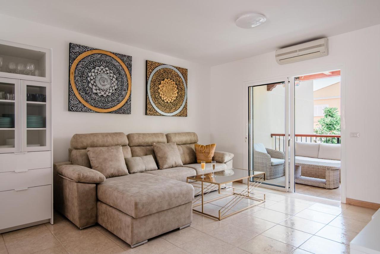 Comfortable 4-Bedroom Villa With Private Gardens أذيخي المظهر الخارجي الصورة
