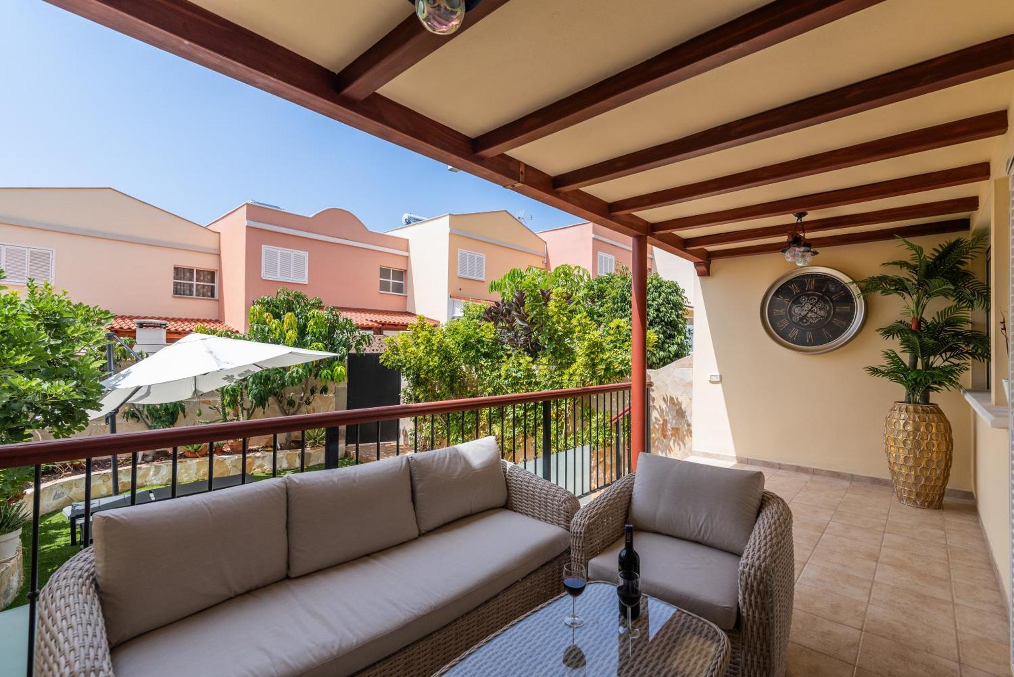 Comfortable 4-Bedroom Villa With Private Gardens أذيخي المظهر الخارجي الصورة