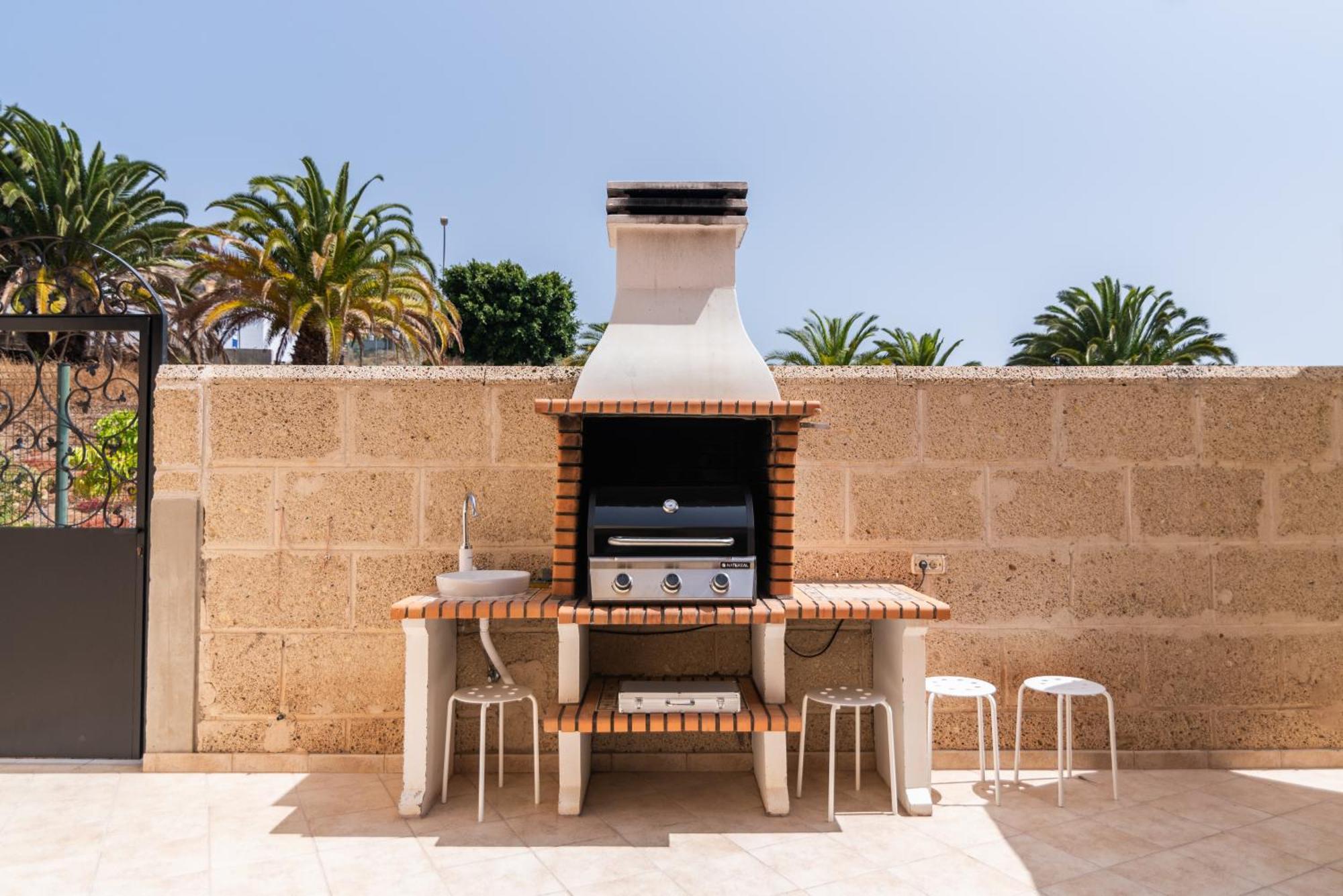 Comfortable 4-Bedroom Villa With Private Gardens أذيخي المظهر الخارجي الصورة
